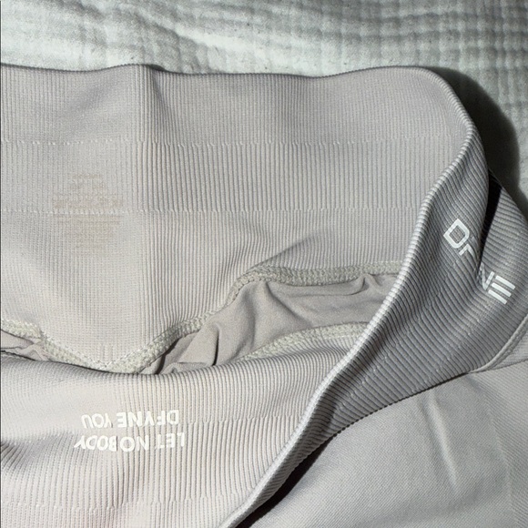 DYNE Gray Women's Leggings - Picture 3 of 3